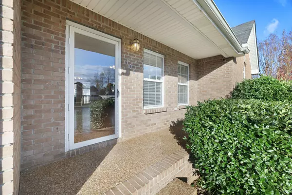 Portland, TN 37148,1001 Chad St #W