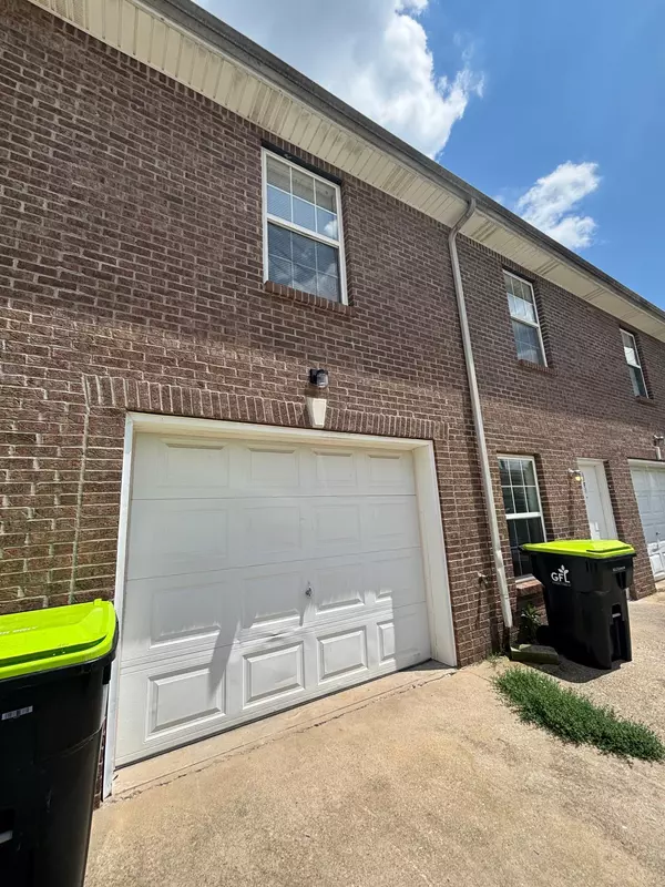 Clarksville, TN 37042,535 Lafayette Rd #F3