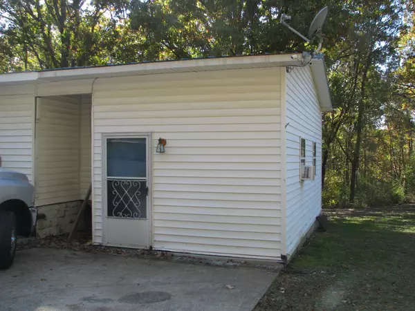 Waverly, TN 37185,329 Clover Ln