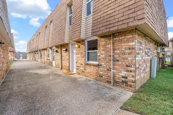 Nashville, TN 37211,370 Wallace Rd #F6