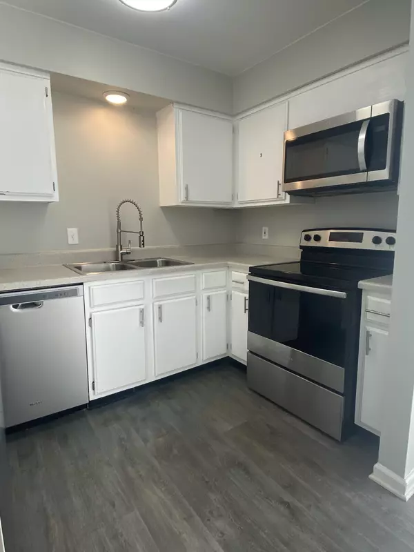 Hendersonville, TN 37075,126 Walton Ferry Rd #F8