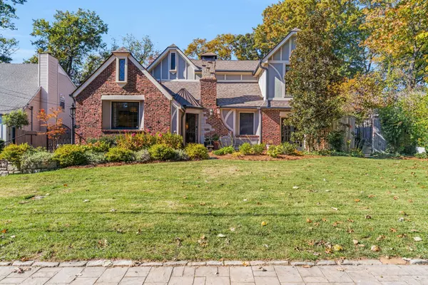 Nashville, TN 37215,1724 Green Hills Dr