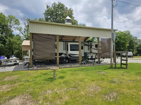 Clifton, TN 38425,368 Duck Blind Rd