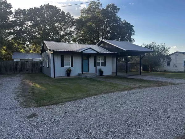 Crump, TN 38327,110 CATFISH LN
