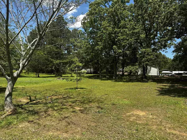 35 SAUGER RD, Crump, TN 38327