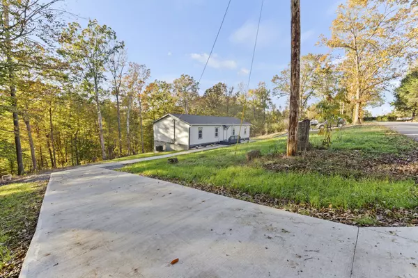 Charlotte, TN 37036,1084 Ben Collier Rd