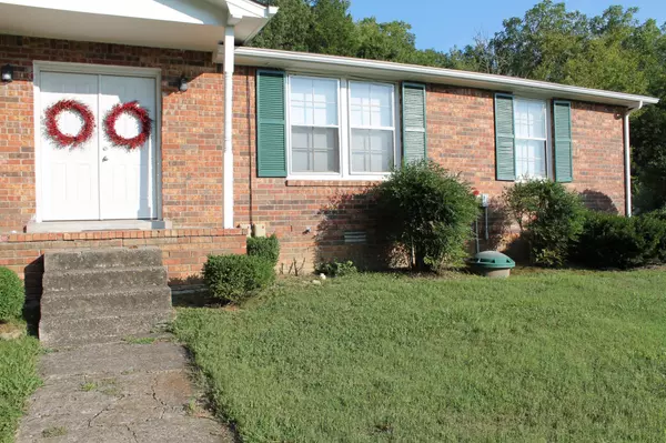 1008B Center Point Rd, Hendersonville, TN 37075