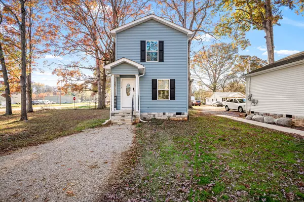 1113 E Decherd St, Tullahoma, TN 37388