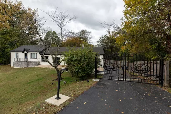 30 E Thompson Ln #B, Nashville, TN 37211