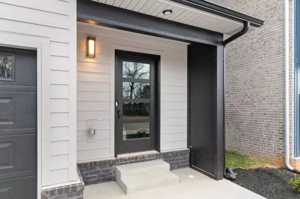 Clarksville, TN 37043,8 Holland Park West