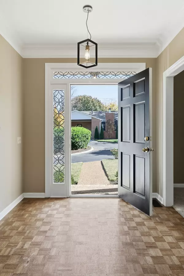 Nashville, TN 37215,210 Longwood Ct