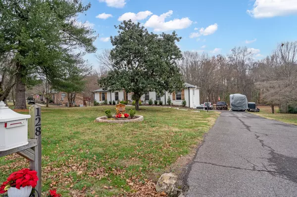 Hendersonville, TN 37075,128 Meadowlake Dr