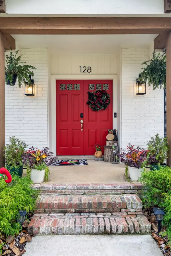 Hendersonville, TN 37075,128 Meadowlake Dr