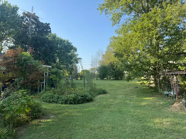 Lawrenceburg, TN 38464,14 Community Rd