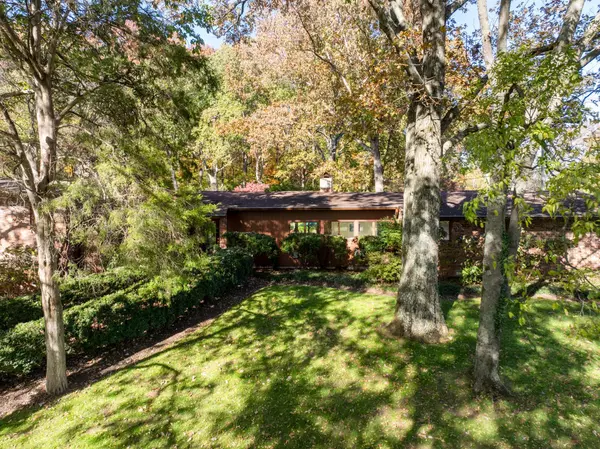 6002 Hickory Valley Rd, Nashville, TN 37205