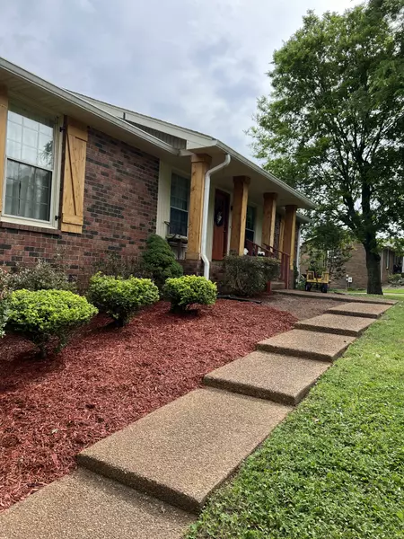 1009 Woodmont Dr, Gallatin, TN 37066