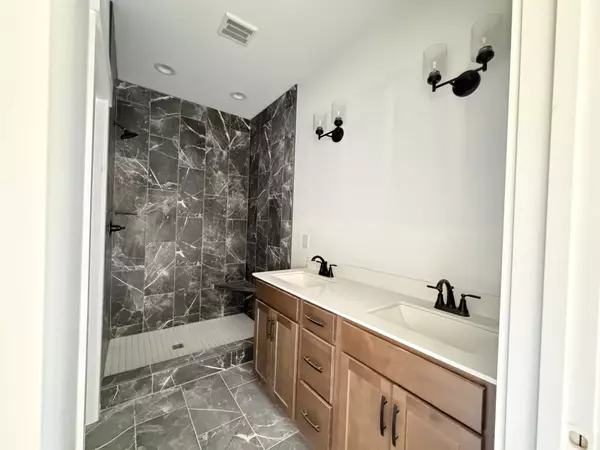 Clarksville, TN 37042,985 Long Beech Dr