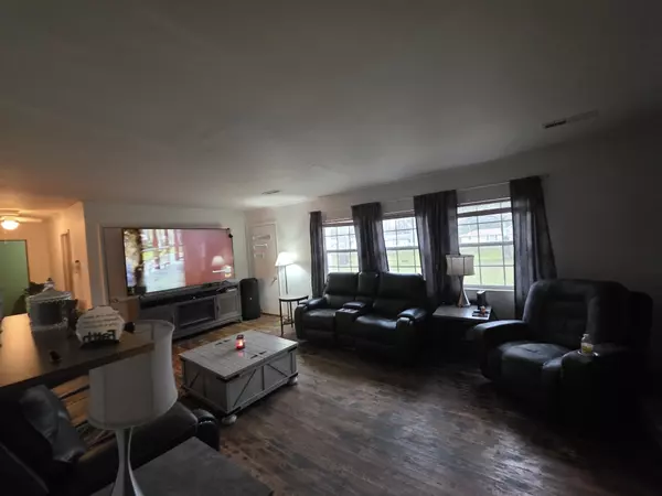 Mc Ewen, TN 37101,8871 Hwy 70 #E