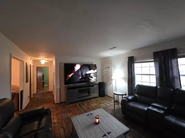 Mc Ewen, TN 37101,8871 Hwy 70 #E