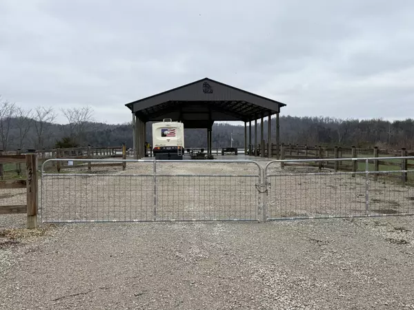 Clifton, TN 38425,2571 Hardin Bottom River Rd