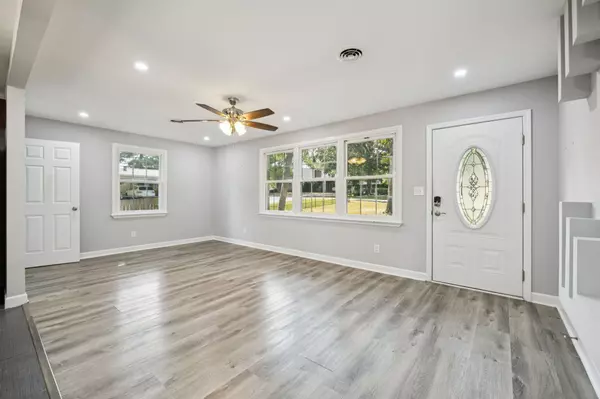 Dickson, TN 37055,102 Warren Pl