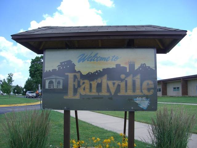 Earlville, IL 60518,637/639 EFFIE DR