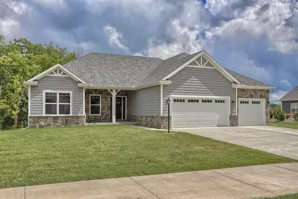 Mahomet, IL 61853,1304 N Briarwood LN