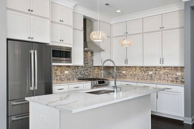 Chicago, IL 60625,4802 N Bell AVE #402