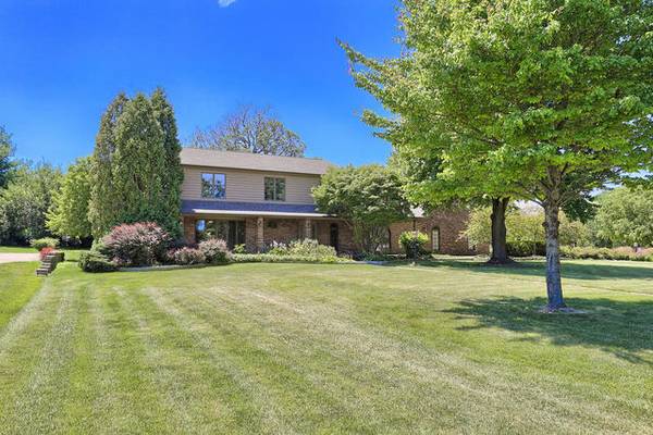 1301 Hickory Tree CT, Mahomet, IL 61853