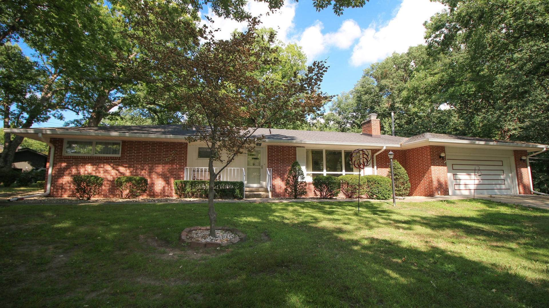 142 Forest Park RD, Ottawa, IL 61350