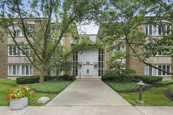 2 Oak Brook Club DR #C107, Oak Brook, IL 60523