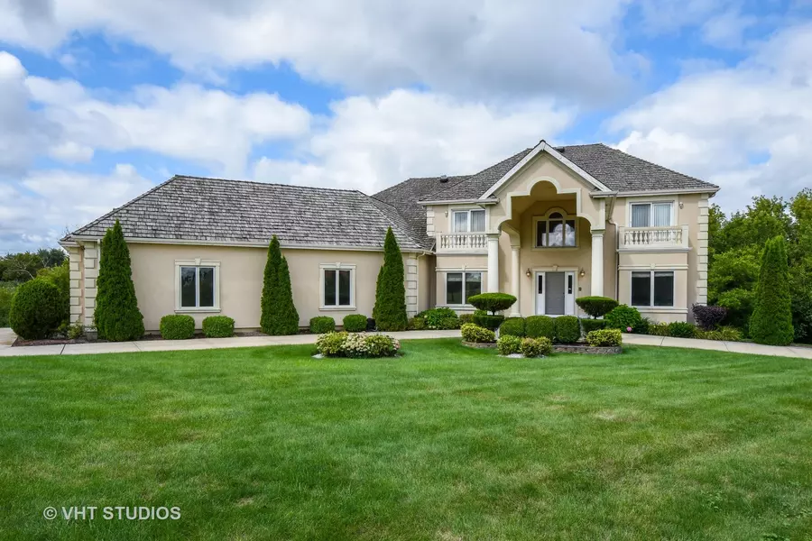 9 FALCON LAKES DR, South Barrington, IL 60010