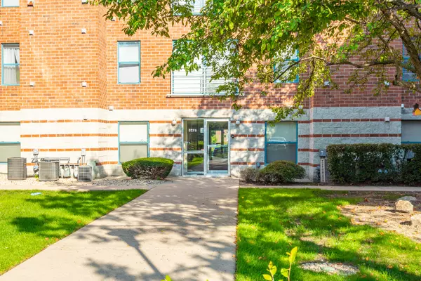 3275 Kirchoff RD #242, Rolling Meadows, IL 60008