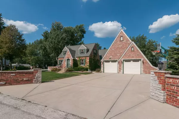 Roselle, IL 60172,650 Woodworth PL