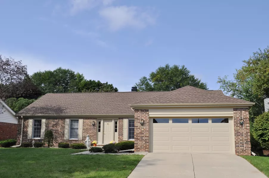 636 N Carlyle LN, Arlington Heights, IL 60004