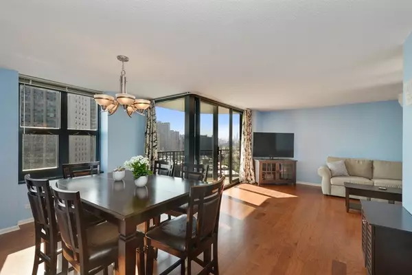 Chicago, IL 60613,3660 N Lake Shore DR #1501