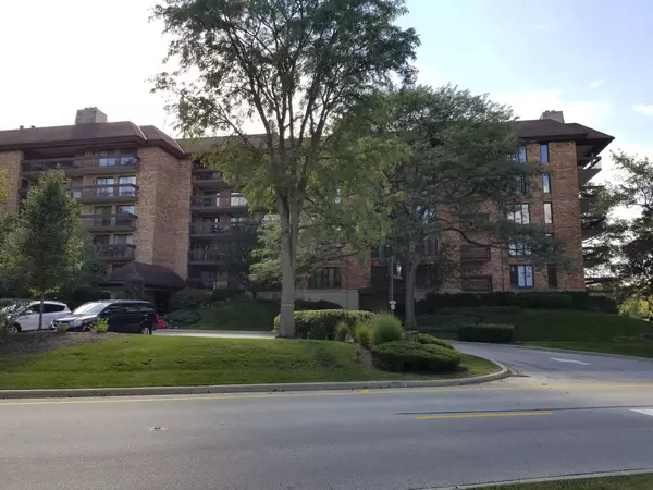 3851 Mission Hills RD #107, Northbrook, IL 60062