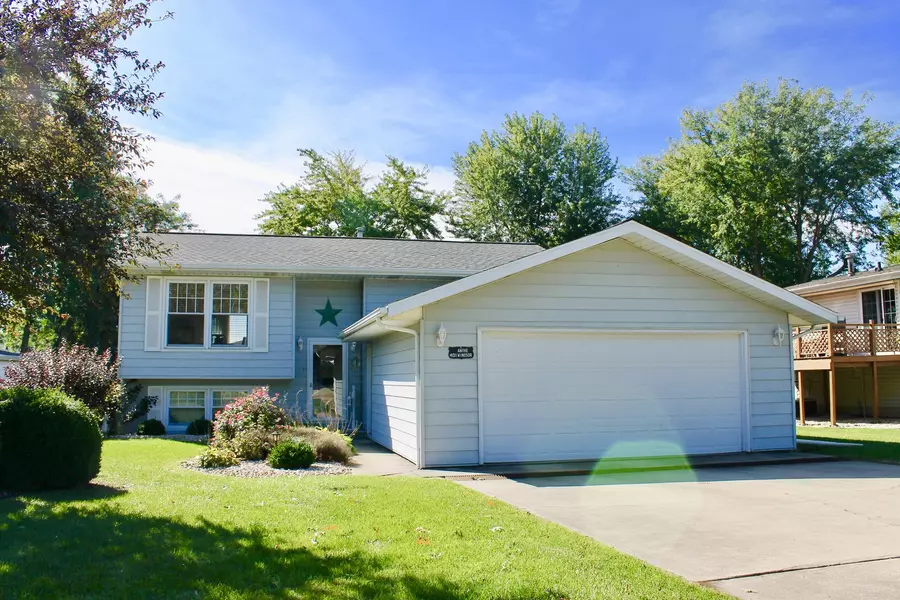 401 Windsor DR, Ottawa, IL 61350