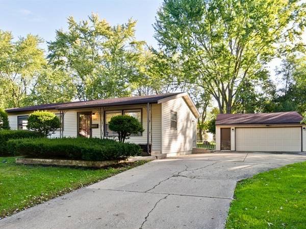 340 Willow RD, Wauconda, IL 60084