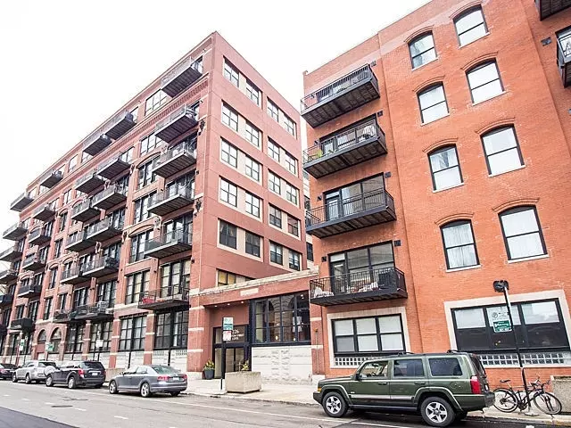 226 N Clinton ST #422, Chicago, IL 60661