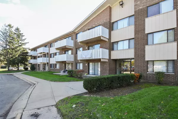 3000 Bayside DR #302, Palatine, IL 60074