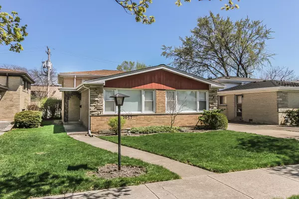 7057 N Hamlin AVE, Lincolnwood, IL 60712