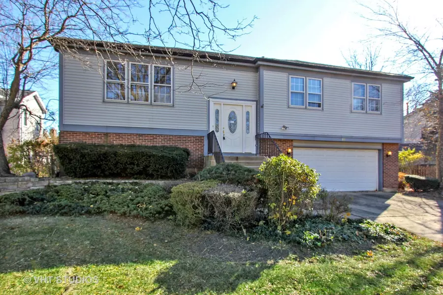 18 Cobblestone CT, Buffalo Grove, IL 60089