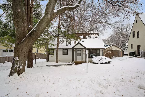 414 Windsor TER, Libertyville, IL 60048