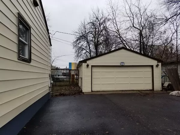 Waukegan, IL 60087,2133 Indian RD