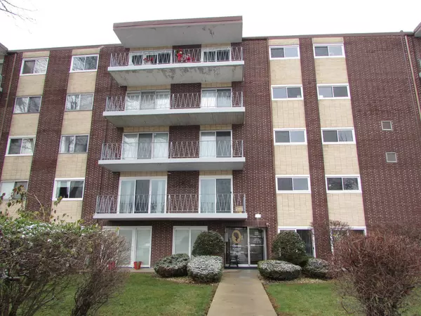 2900 Maple AVE #15D, Downers Grove, IL 60515