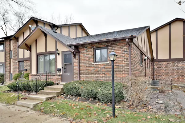 18W214 Lowell LN, Villa Park, IL 60181