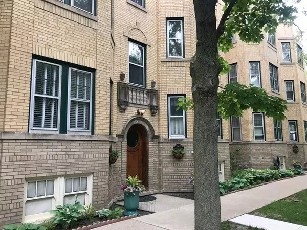 1007 Greenleaf ST #5W, Evanston, IL 60202