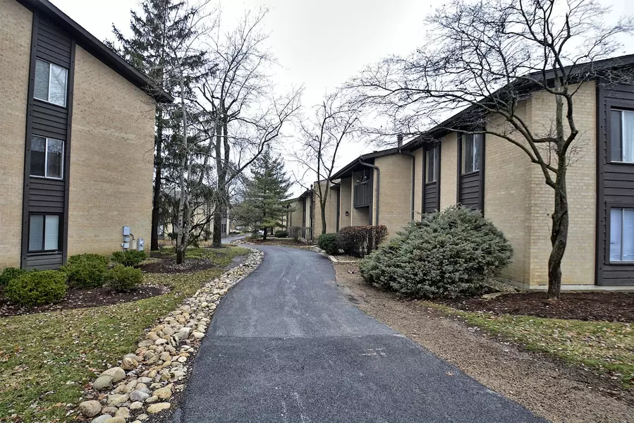 6156 Knoll Way DR #36-101, Willowbrook, IL 60527