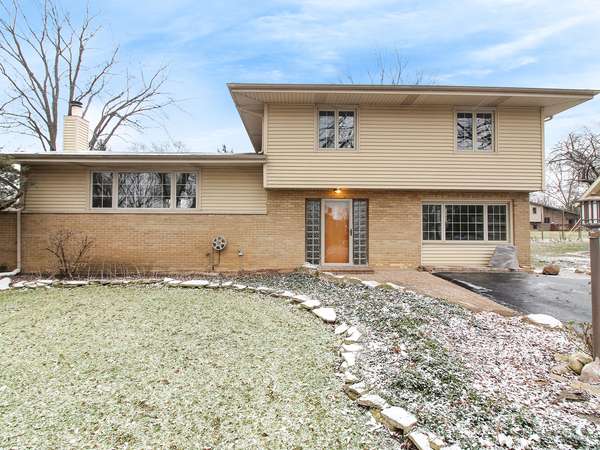 13105 S Adsit RD, Palos Park, IL 60464